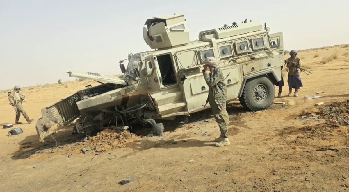 Véhicule blindé détruit lors de l'embuscade tendue par la coalition JNIM-FLA à Tabrichat, le 18 juillet 2026.