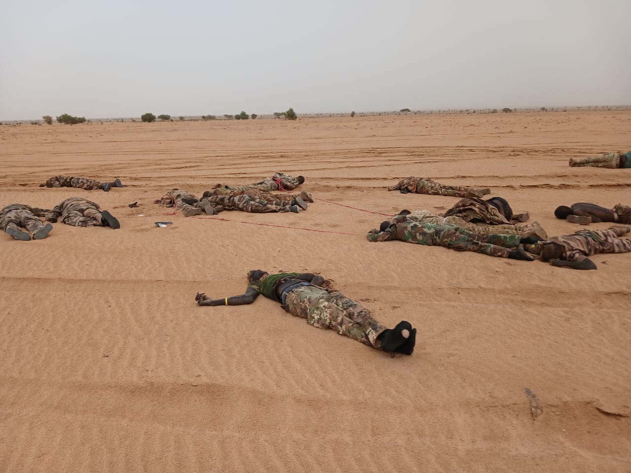 Corps de soldats maliens tombés lors de l'embuscade de Tabrichat, le 18 juillet 2026.